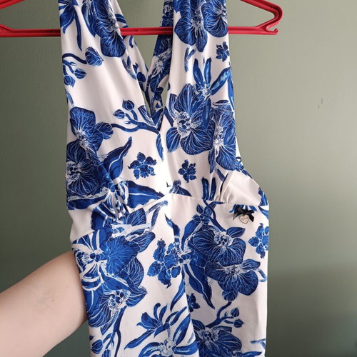 Halterneck floral dress Lynne like new, white and blue, size M