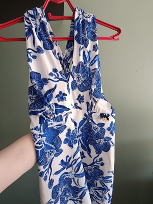 Halterneck floral φόρεμα Lynne σαν καινούργιο, άσπρο και μπλε, μέγεθος M