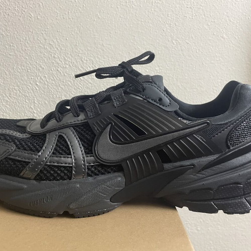 Nike athletic shoes size 39, black and grey
