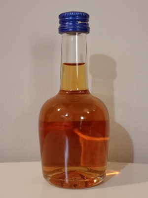 Διαφημιστικό μπουκάλι κονιάκ Courvoisier V.S. μεταχειρισμένο, γυάλινο, μίνι, γεμάτο και σφραγισμένο