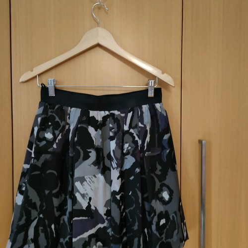 Sisley skirt like new, knee-length, satin fabric