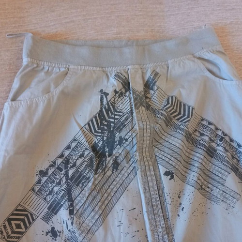 A.L.E. women's skirt gray with pattern, like new, size Large