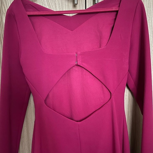 Zara short fuchsia dress used with open back and long sleeve