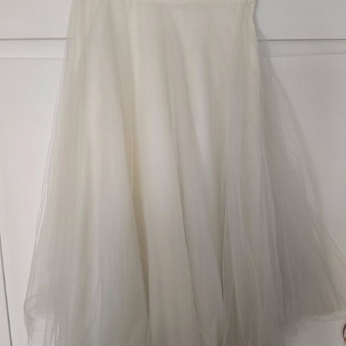 Tulle skirt like new, size M, cream color