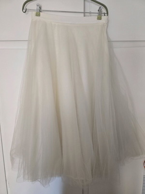 Пола с тюл като нова, размер М, крем