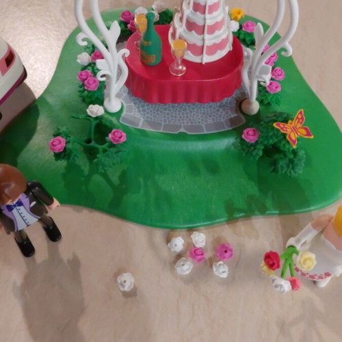 Playmobil City Life newlyweds like new
