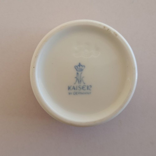 German, porcelain, round favor (KAISER, W. GERMANY).