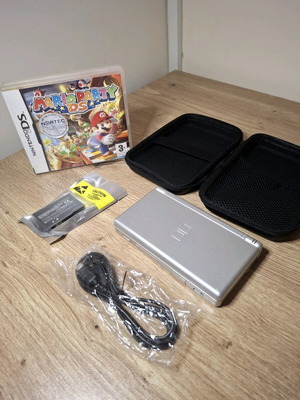Nintendo DS Lite Silver like new with Super Mario Party game