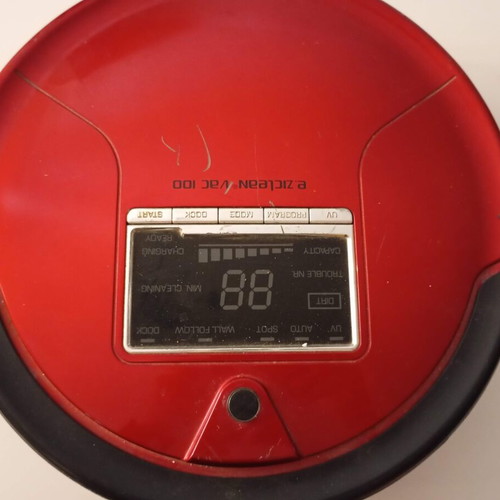 Robot Skoupa e.ziclean Vacuum 100 used, battery needs replacement