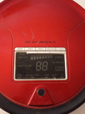 Robot Skoupa e.ziclean Vacuum 100 used, battery needs replacement