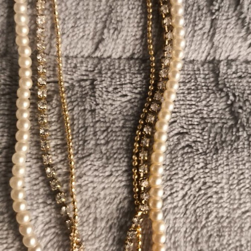 Necklace new, gold color