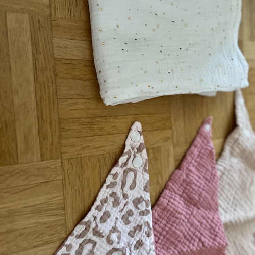 Bib and muslin cloth