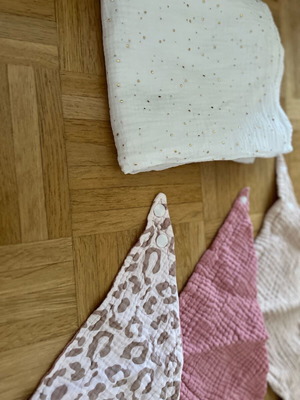 Bib and muslin cloth