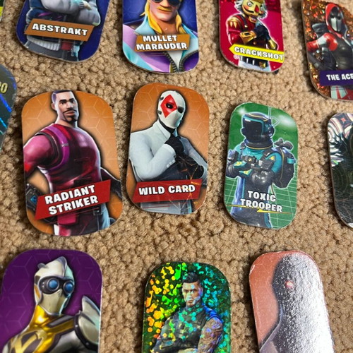 Fortnite metal tags like new, pack of 17 pieces