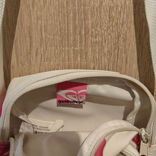 Quicksilver crossbody shoulder bag used, white pink