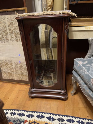 Classic showcase cabinet like new, solid wood