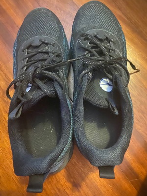 Erke Cushioning Men's Running Athletic Shoes Black like new