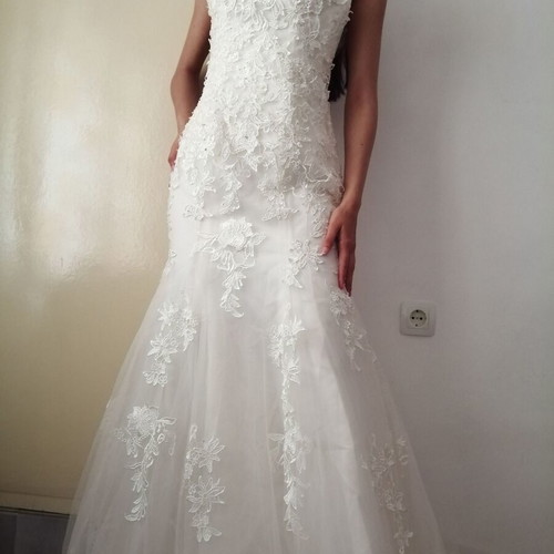 Boutique lace women's wedding dress with transparent back, size L