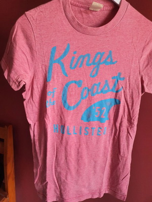 Hollister T-shirt ροζ με γαλάζια γράμματα σαν καινούργιο, μέγεθος S