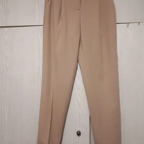 Anel beige pants like new with pleats and side pockets