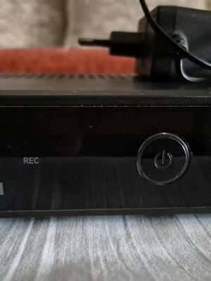Cisco Vodafone Tv decoder used with remote and power cable