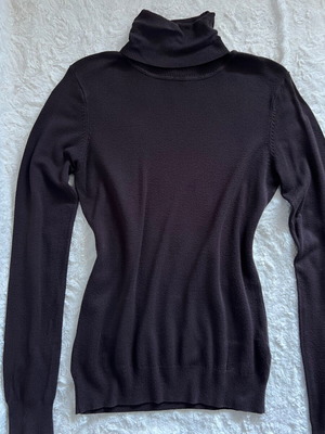 Zara fitted brown turtleneck sweater, size S