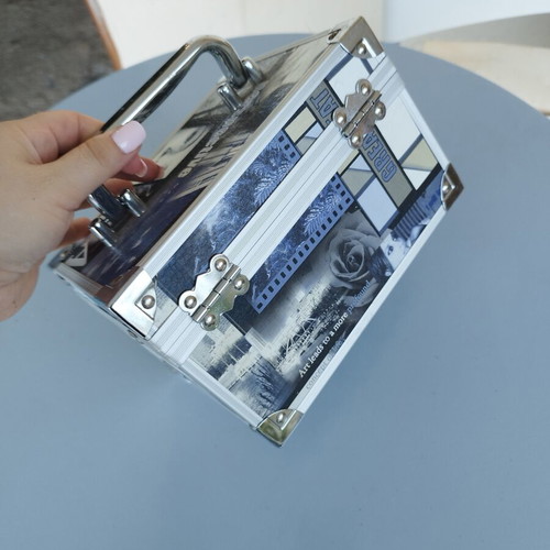 Jewelry box like new, large capacity, gray and blue