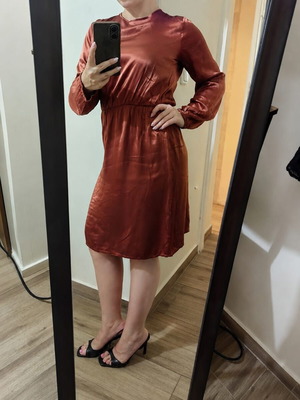 Satin dress chocolate color like new, size L