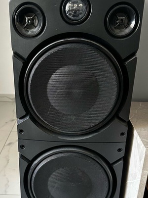 Party speaker Bluetooth like new with LED light, USB, AUX, radio, mic