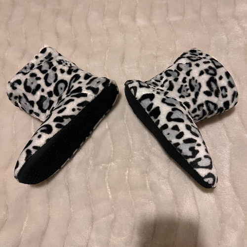 Women's winter house slippers new, white and gray