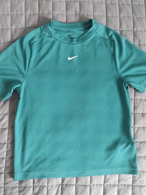 T-shirt Nike σαν καινούργιο, μέγεθος 140 cm, πράσινο