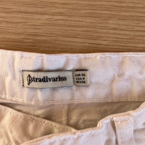White denim shorts new with rips Stradivarius