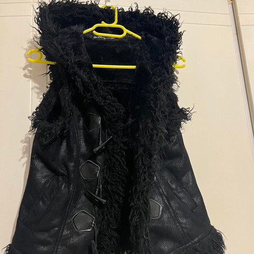 Black sleeveless vest with faux fur and hood used