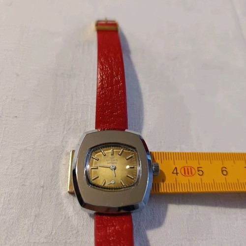 Winding women's watch unused, 32 millimeters size