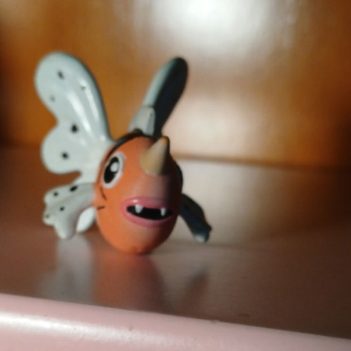 Pokémon Seaking action figure by Tomy, retro