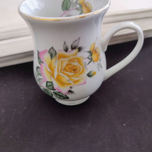 Porcelain mug Eva d'Arley used with unique design and shape