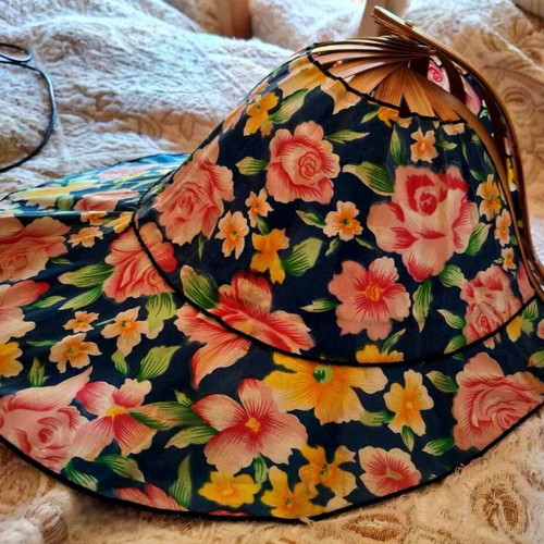 Retro Foldable Hat-Fan 2 in 1 like new, colorful, bamboo ribs