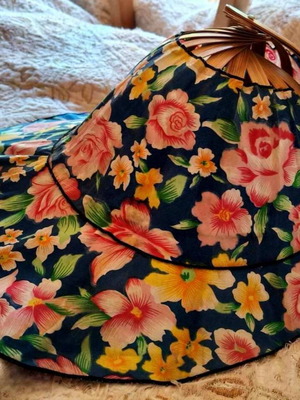 Retro Foldable Hat-Fan 2 in 1 like new, colorful, bamboo ribs