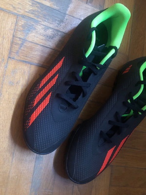 Ποδοσφαιρικά παπούτσια Adidas καινούργια, νούμερο 43, γκρι