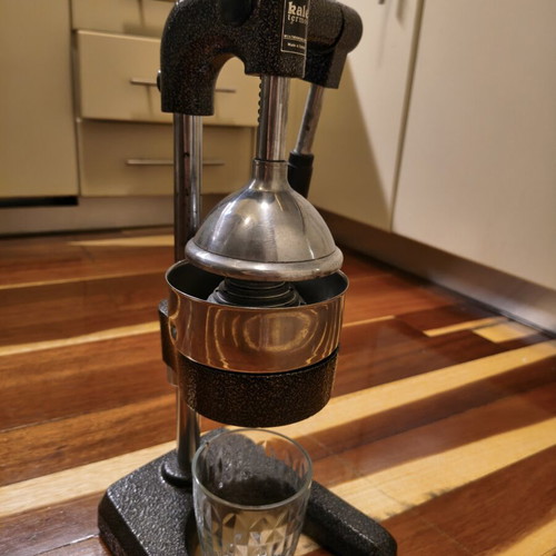 Kale Termos Manual Pomegranate Juicer like new
