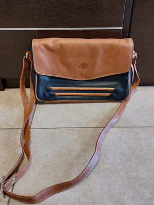 Δερματινη τσαντα χιαστί καινούργια, μαύρο-καφέ