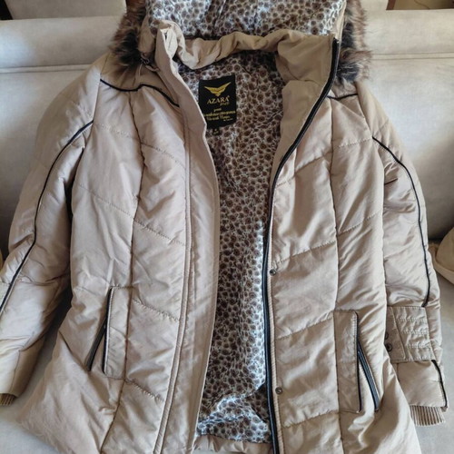 Women's beige winter jacket with removable hood and animal print lining, like new