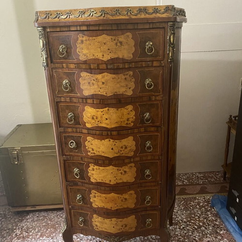 Chest of drawers with seven shelves