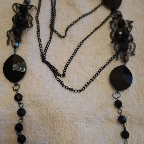 Necklace and bracelet like new, long fabric and eve necklace