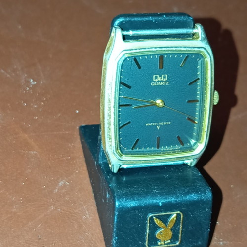 Q&Q watch quartz made in Japan, like new, black dial with gold details