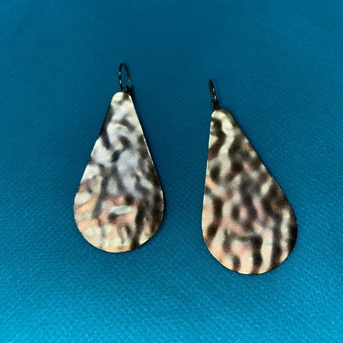 Women's teardrop-shaped earrings gold color like new