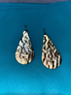 Women's teardrop-shaped earrings gold color like new