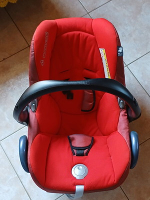 Maxi-Cosi CabrioFix baby car seat used, red