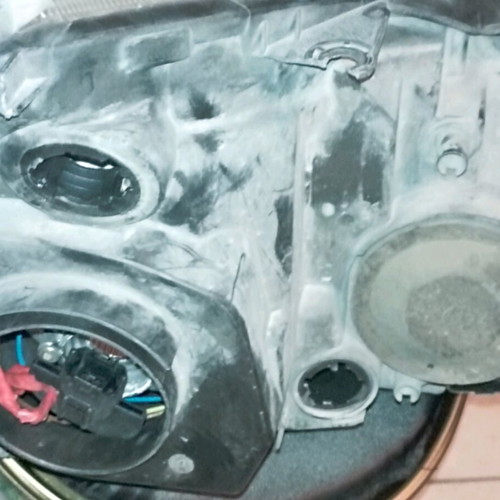 Renault Clio II headlights used, one with broken mounts