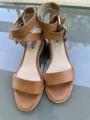 Clarks Narrative δερμάτινα πέδιλα μέγεθος 39, ταμπά, σαν καινούργιο